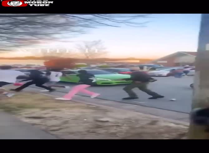Video :At a student gathering, a car crashes into the throng
